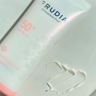 FRUDIA Velvet Fit Blurring Sun saules aizsargkrēms, 40 g
