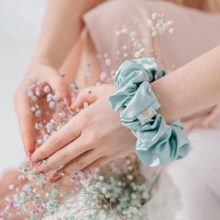 CRYSTALLOVE Amazonite zīda matu gumija, 1 gab.
