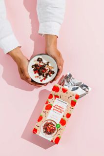 THE BEGINNINGS Proteīna ar auzām, kakao un zemenēm granola, 200 g