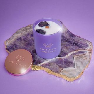 CRYSTALLOVE Amethyst & lavender soy aromātiskā svece, 1 gab.