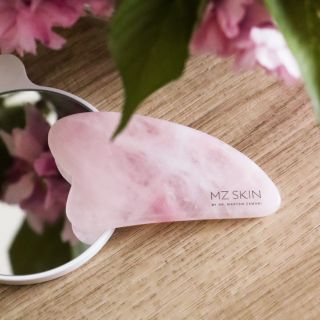 MZ SKIN Sculpting Rose Quartz Gua Sha masāžas plāksne, 1 gab.